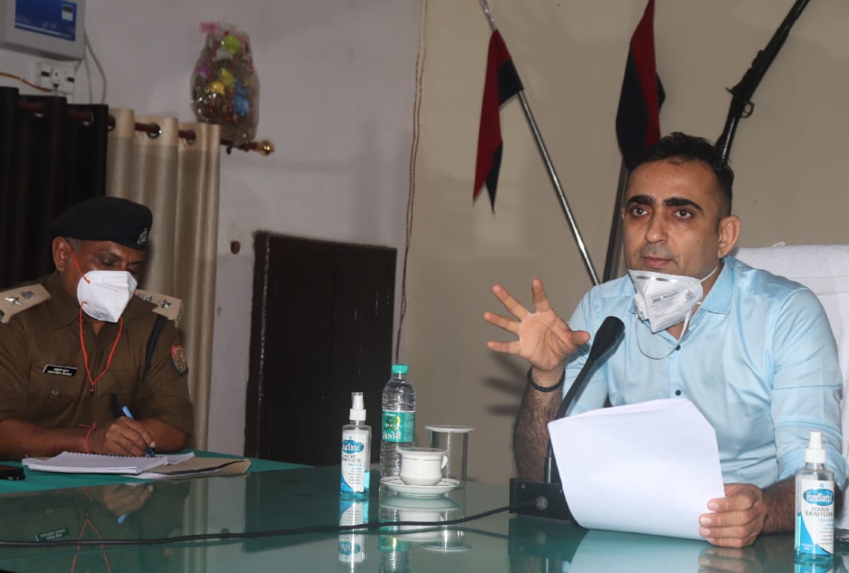 SSP gave instructions to policemen of traffic duty and PRD Jawan for traffic free city in gorakhpur
