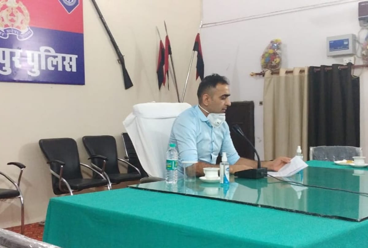 SSP gave instructions to policemen of traffic duty and PRD Jawan for traffic free city in gorakhpur
