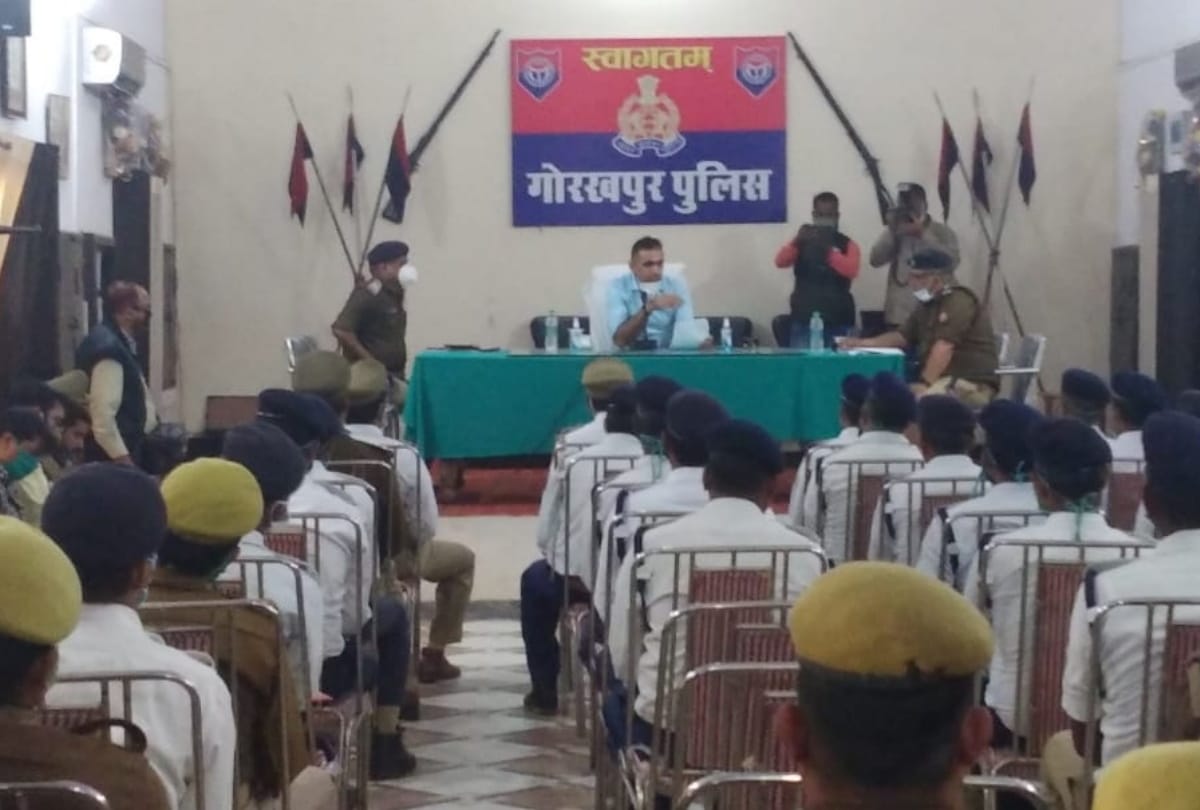 SSP gave instructions to policemen of traffic duty and PRD Jawan for traffic free city in gorakhpur