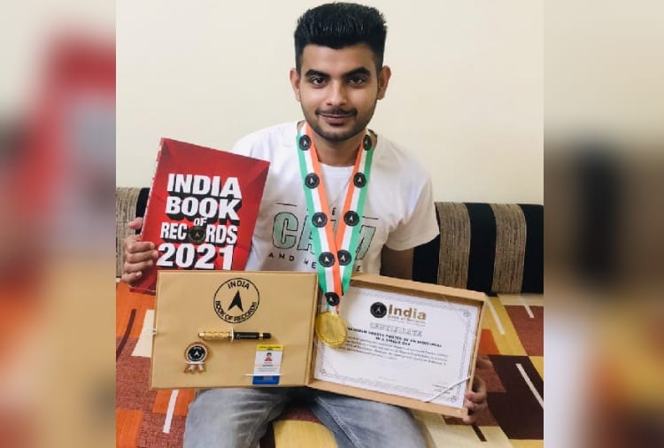 A youth of Haryana tweeted 697 times in record time