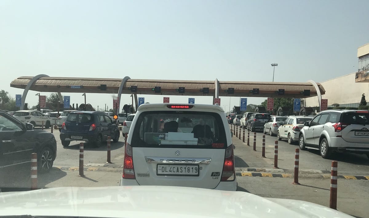 Hapur people get relieved from chhajarsi toll plaza less toll tax for them 5 rupees more for others