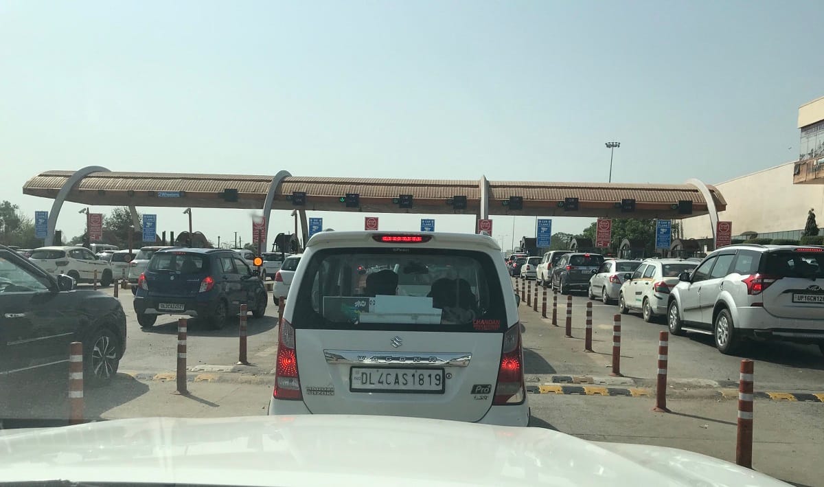 Travel on Yamuna Expressway Hikes Toll Rate Increased From Today Know New Rates News in Hindi