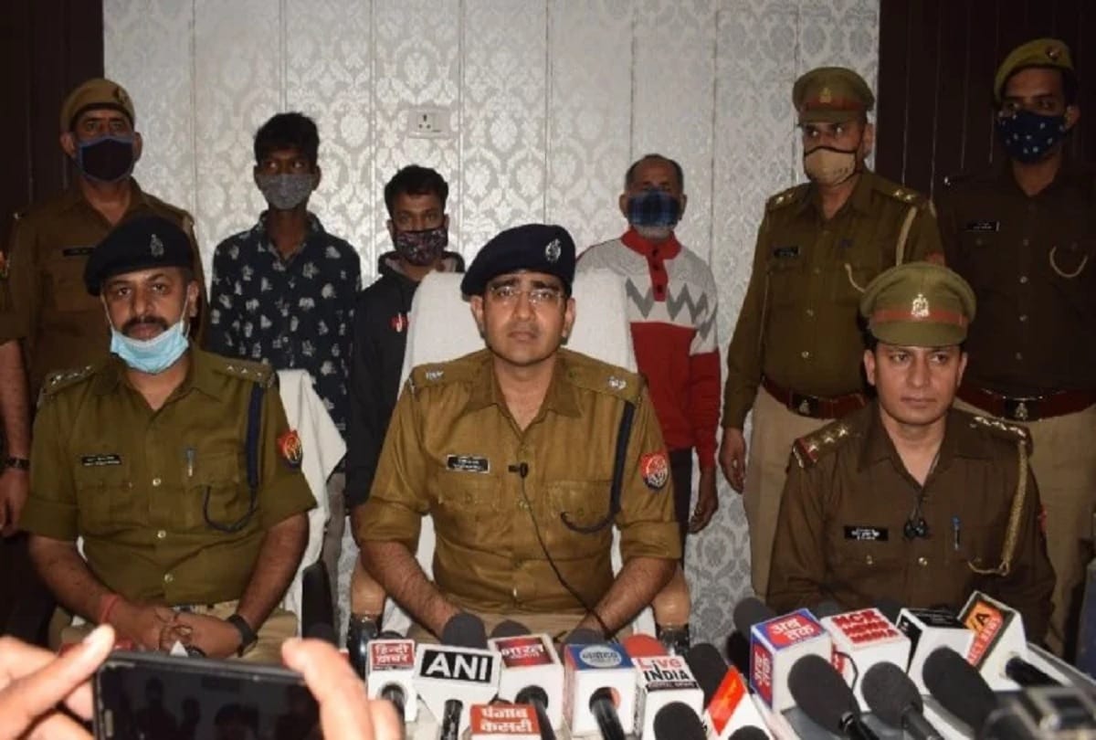 police busted out illegal factory while searching for stolen Iphone in Ghaziabad