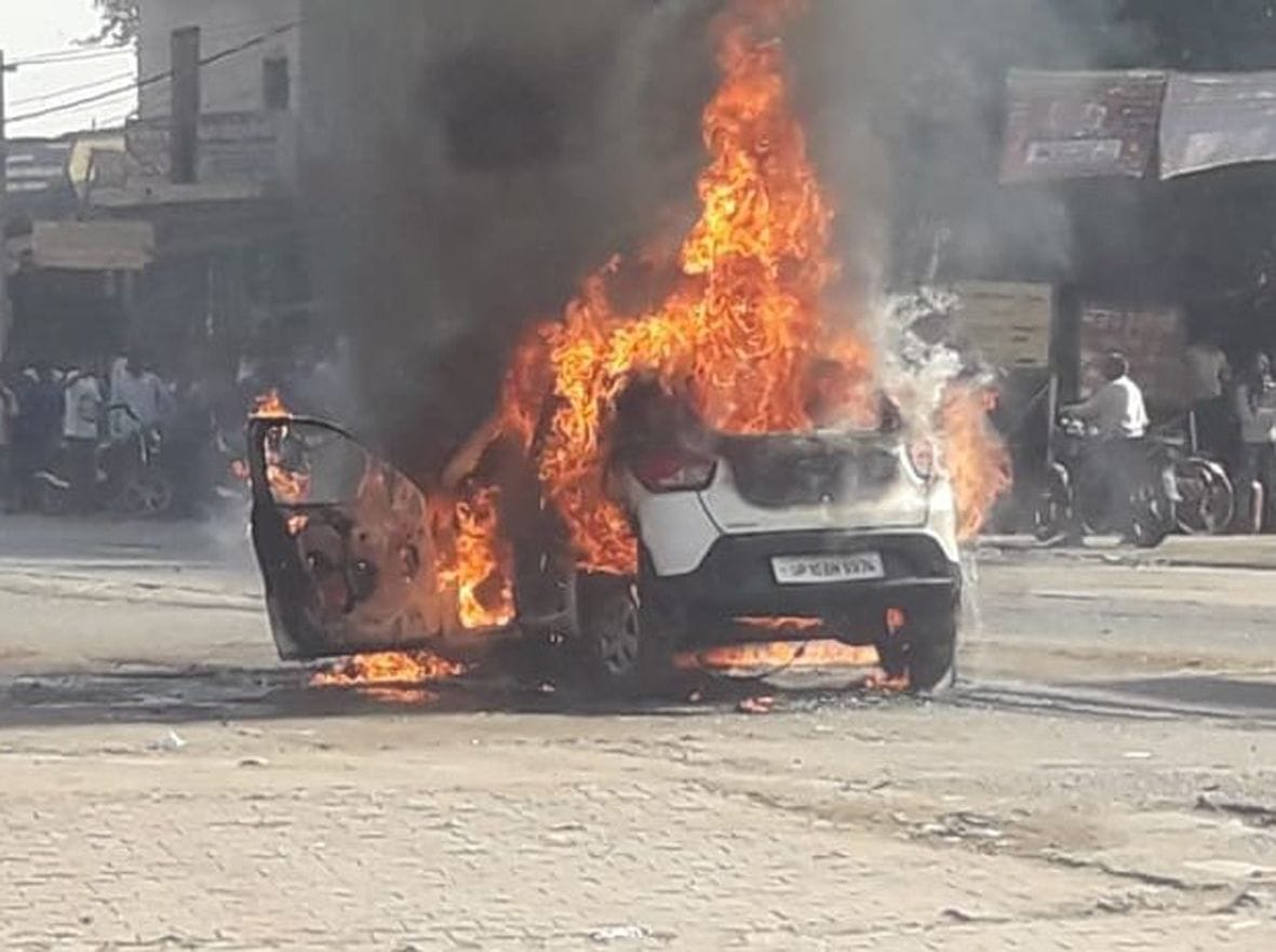 Car fire at sasni gate