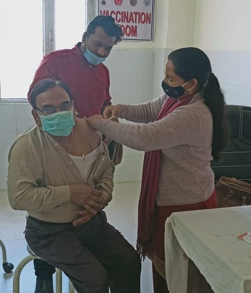 544 health workers were vaccinated at eight booths