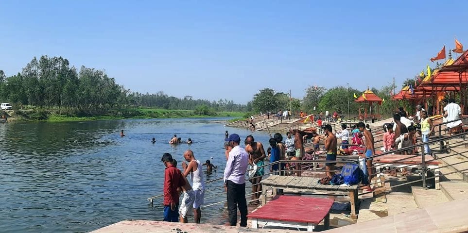 Devotees thronged the ghats, took a dip
