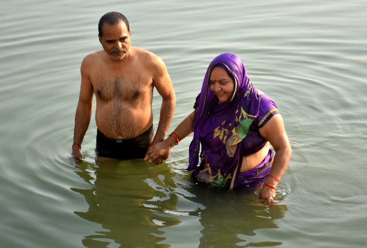 Devotees dip in faith at Magha Purnima at Gorakhpur