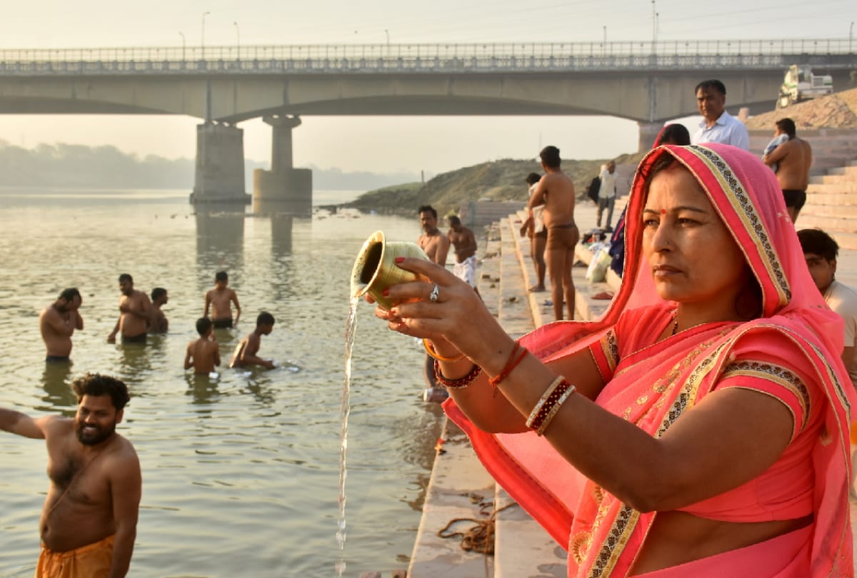 Devotees dip in faith at Magha Purnima at Gorakhpur