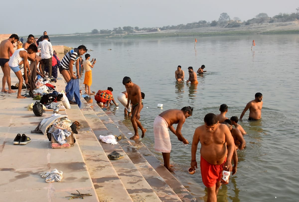 Devotees dip in faith at Magha Purnima at Gorakhpur