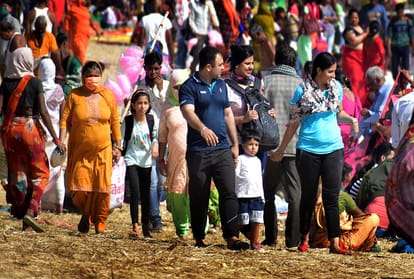 On Maghi Purnima, there will be a dip of virtue on Saturday, millions of devotees reached Sangam at midnight