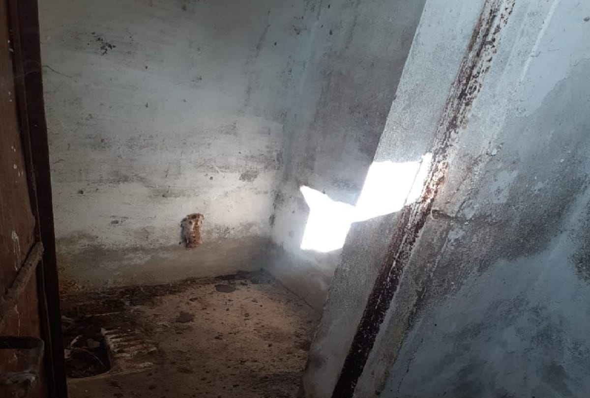 Jammu-Kashmir: Students are facing problem due to bad toilets in this school, see photos