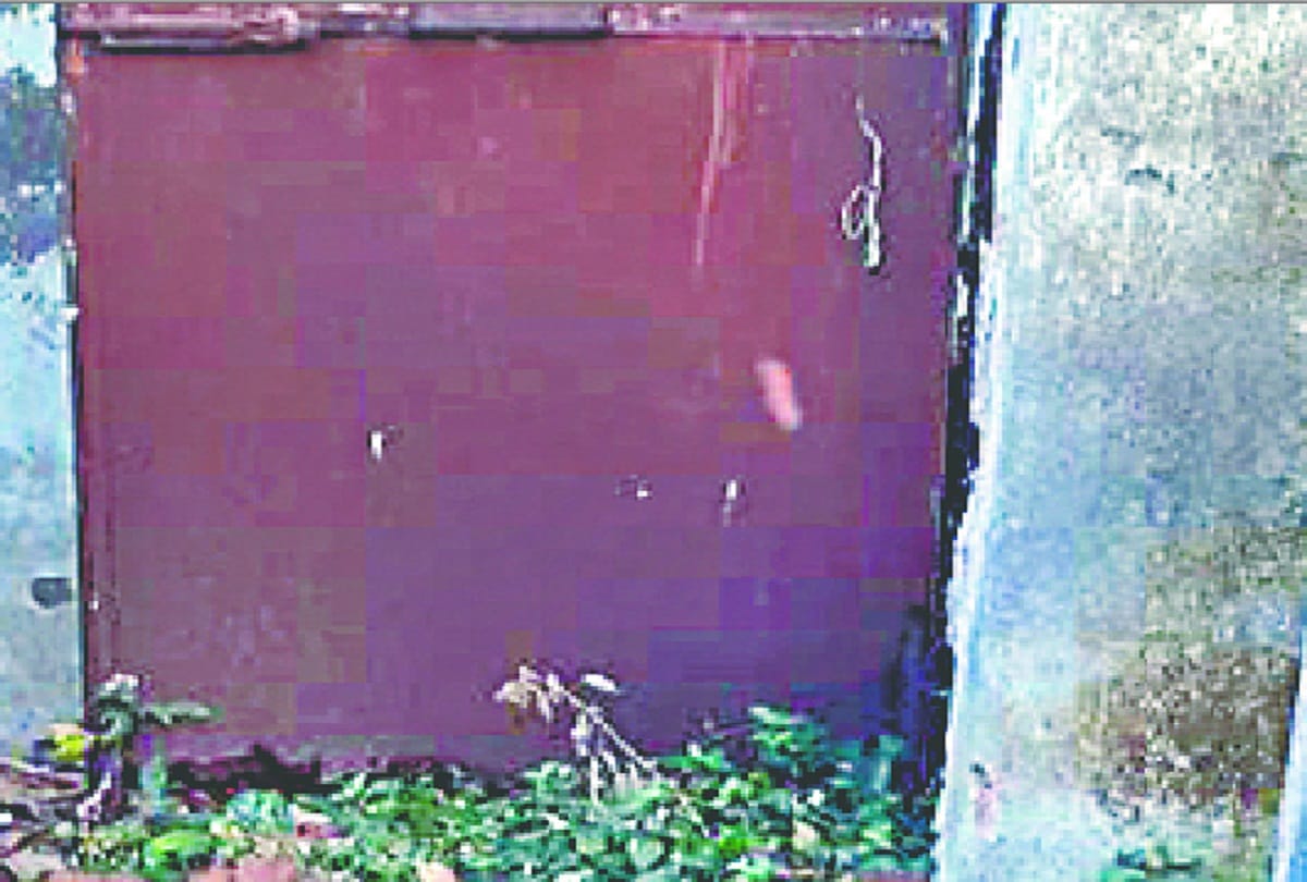 Jammu-Kashmir: Students are facing problem due to bad toilets in this school, see photos