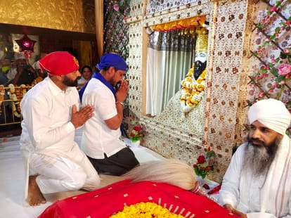 Sant ravidas jayanti: politicians visit in Shir Goverdhanpur worshiped like Union Minister Dharmendra Pradhan priyanka akhilesh in varanasi