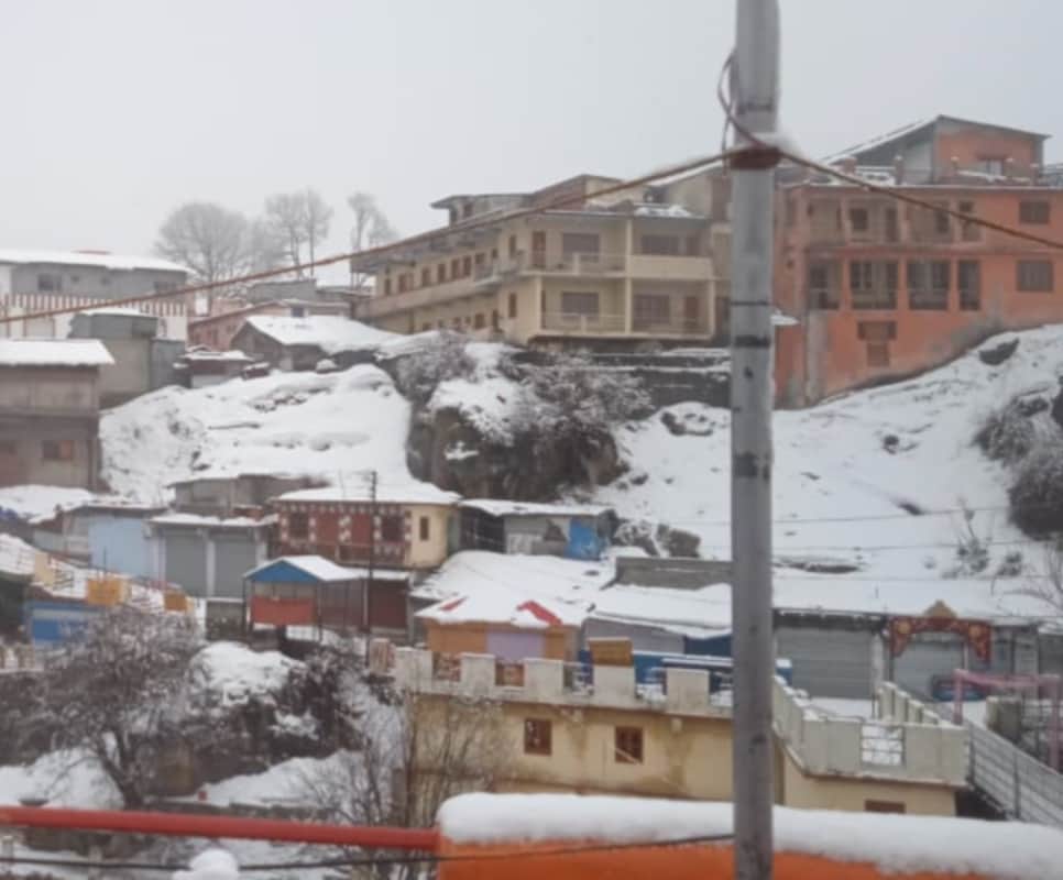 Uttarakhand Weather Forecast Today Update : snowfall in kedarnath and badrinath photos