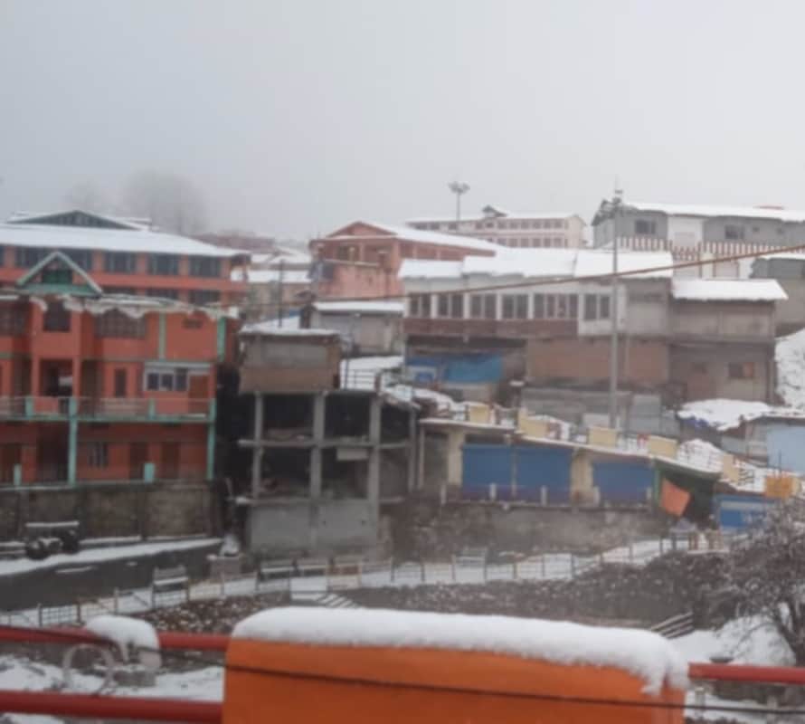 Uttarakhand Weather Forecast Today Update : snowfall in kedarnath and badrinath photos