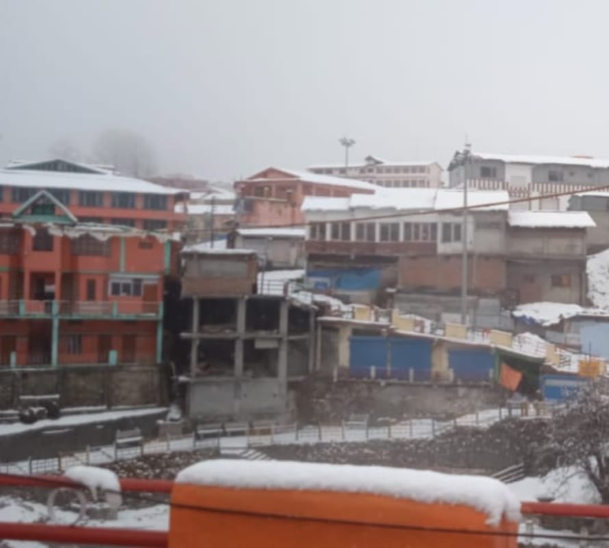 Uttarakhand Weather Forecast Today Update : snowfall in kedarnath and badrinath photos