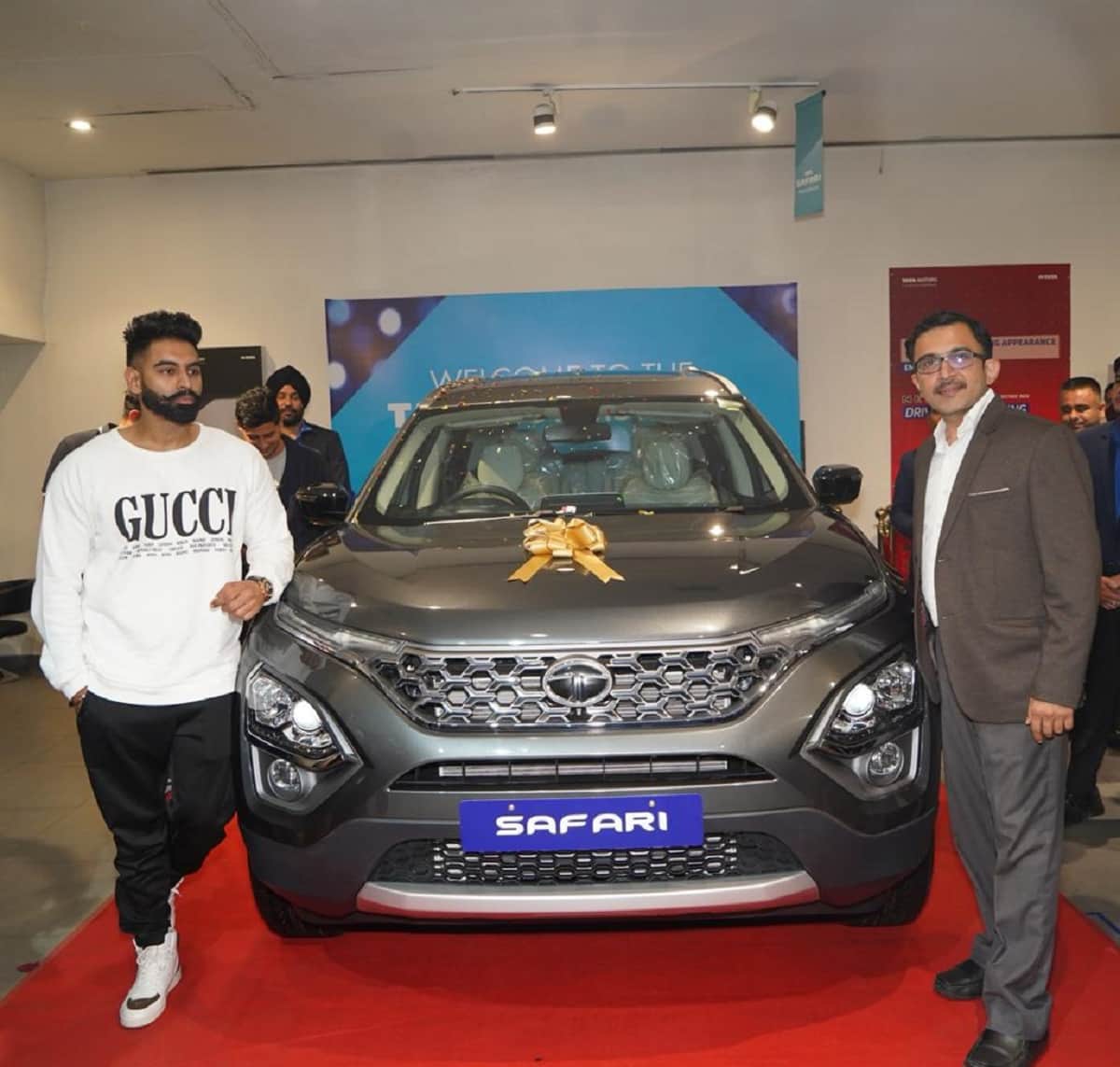Tata Motors delivers 100 units all-new 2021 Tata Safari top XZA+ variant in Delhi-NCR in one day