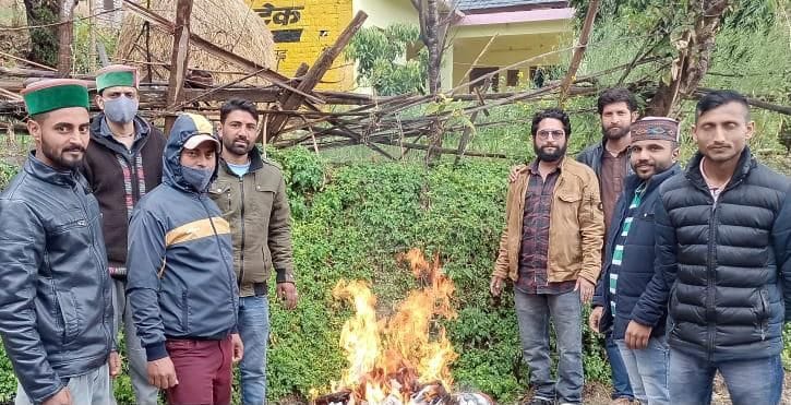 legislative assembly vice man's effigy burnt at Sudli Chowk