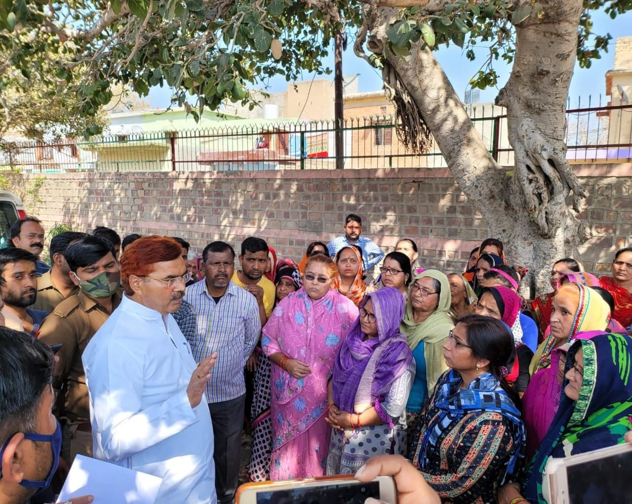 Hathras: Opposing notice to demolish new construction