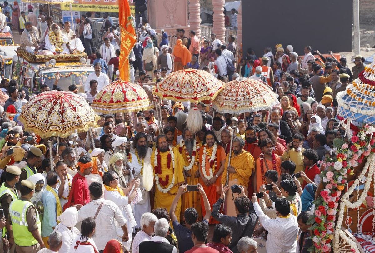 kumbh mela vrindavan 2021 shahi snan saints takes holy bath in yamuna river
