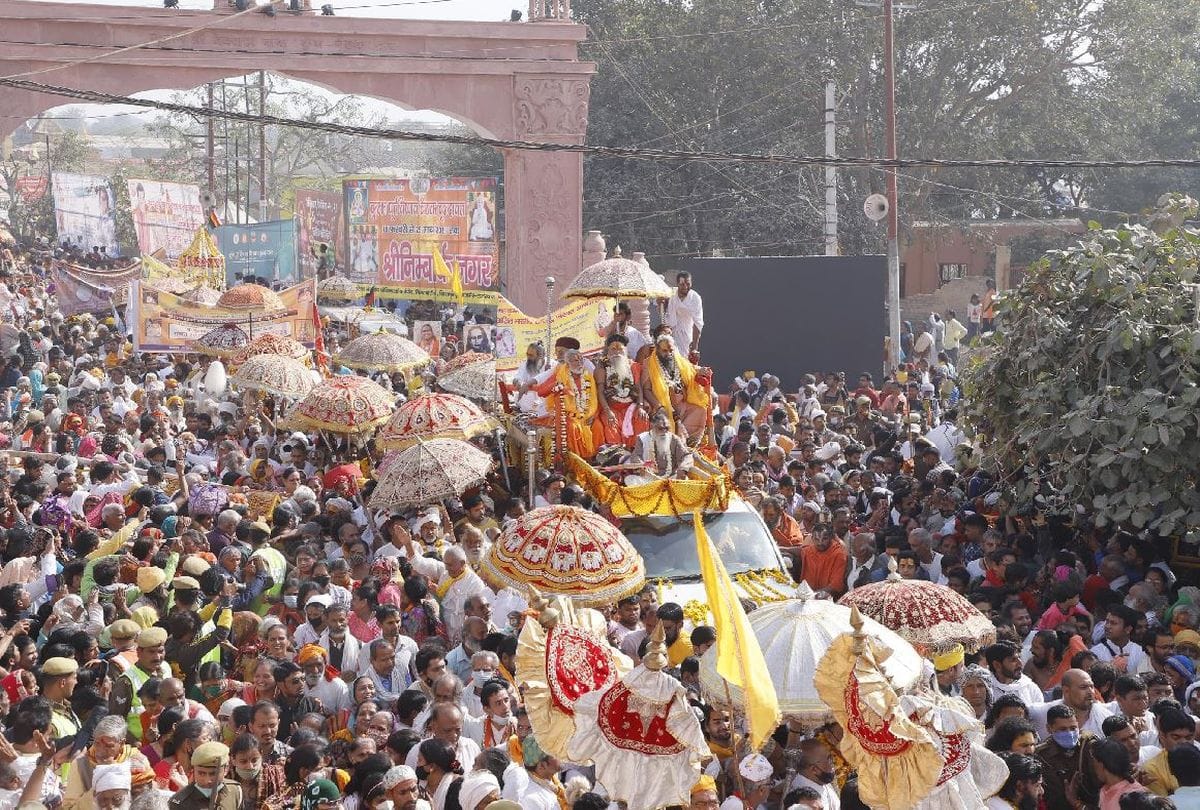 kumbh mela vrindavan 2021 shahi snan saints takes holy bath in yamuna river