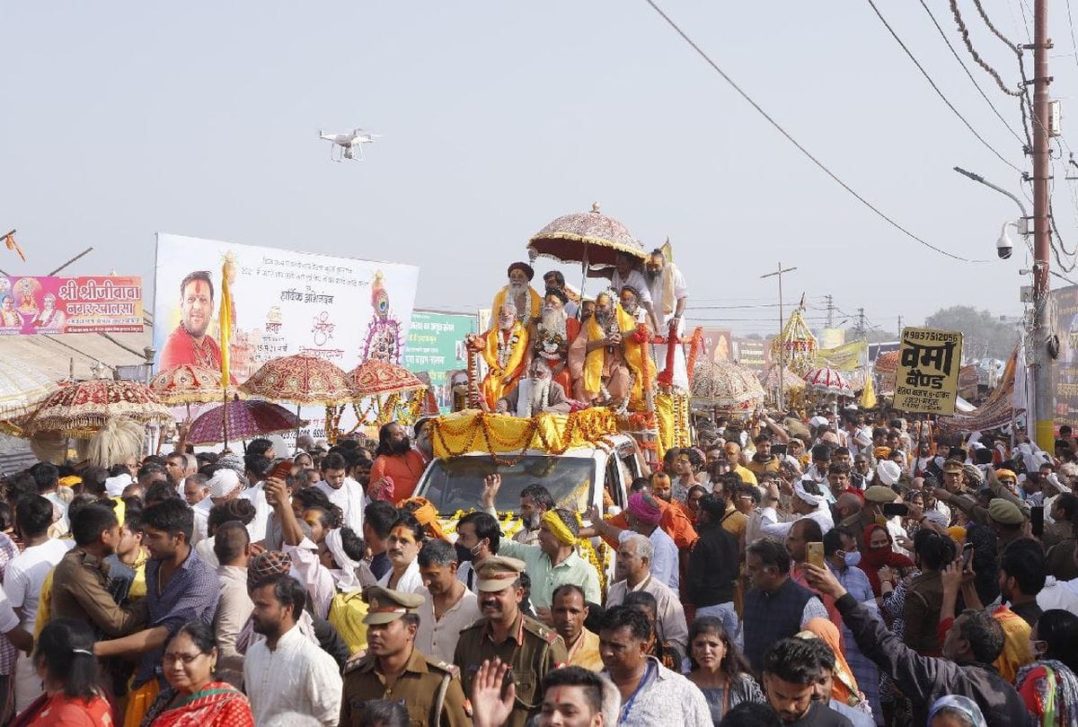kumbh mela vrindavan 2021 shahi snan saints takes holy bath in yamuna river