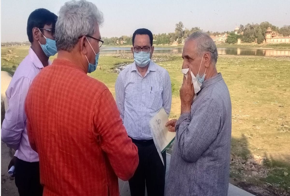 Environmentalist MC Mehta inspected the Yamuna River in Agra