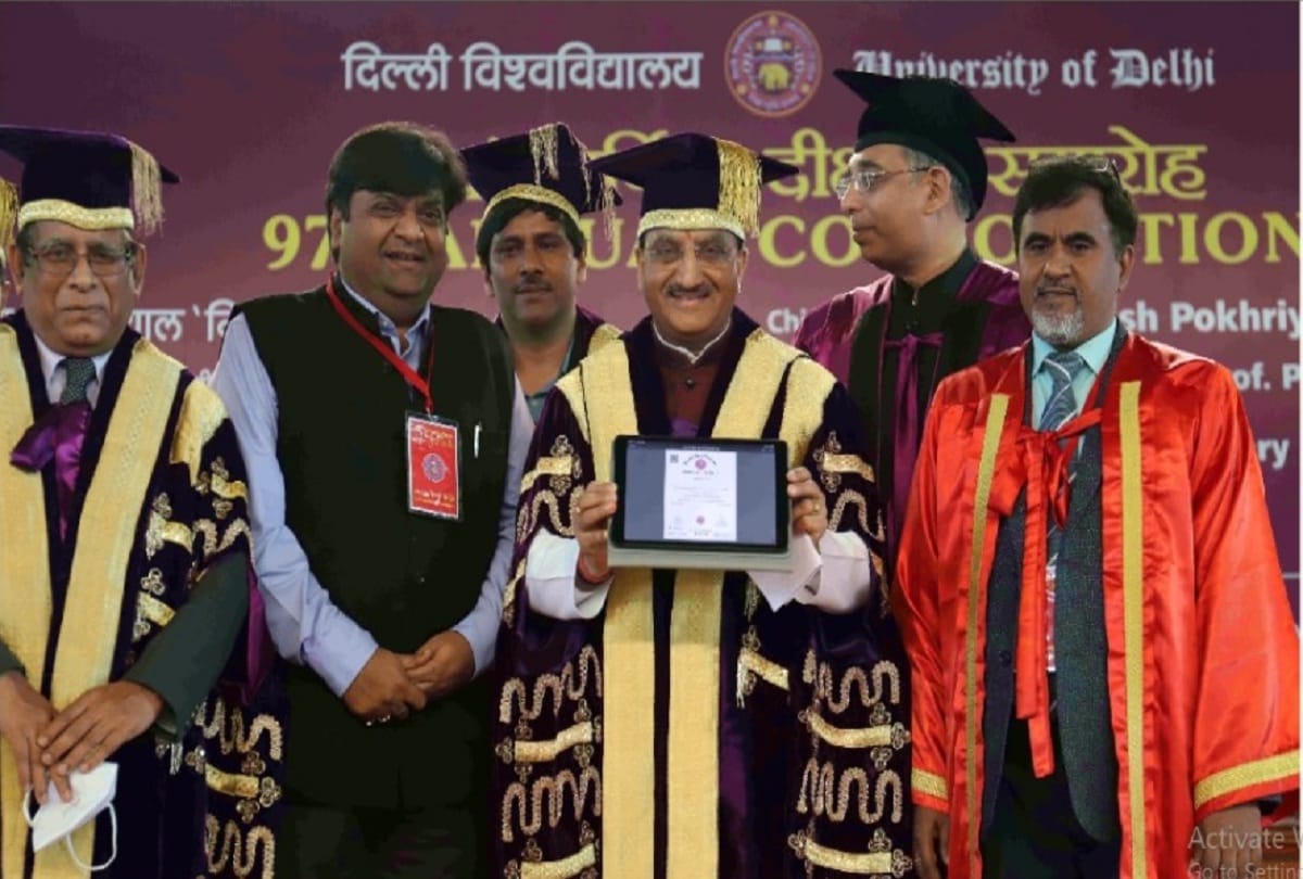 union education minister ramesh pokhriyal nishank conferred degrees to students on DU 97th Convocation see pitures