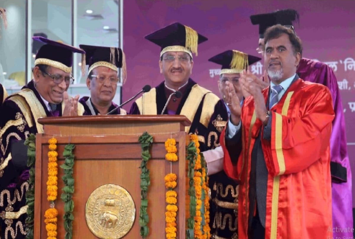 union education minister ramesh pokhriyal nishank conferred degrees to students on DU 97th Convocation see pitures