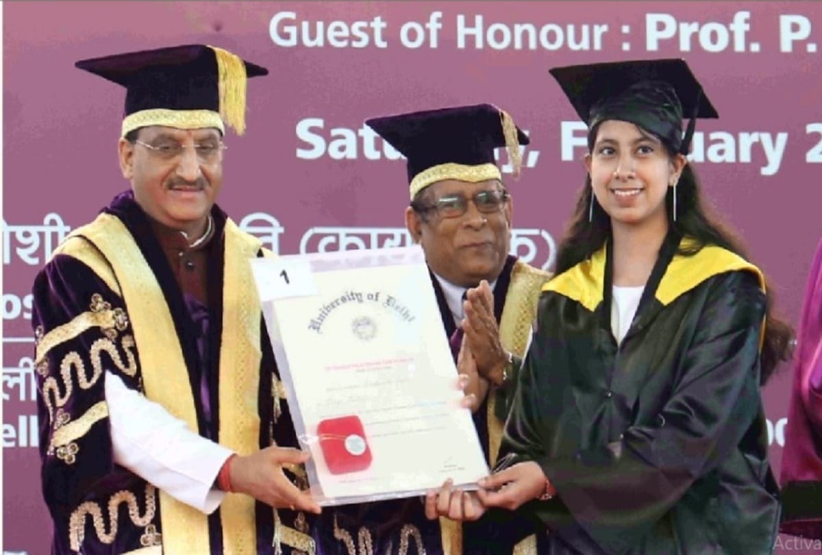 union education minister ramesh pokhriyal nishank conferred degrees to students on DU 97th Convocation see pitures