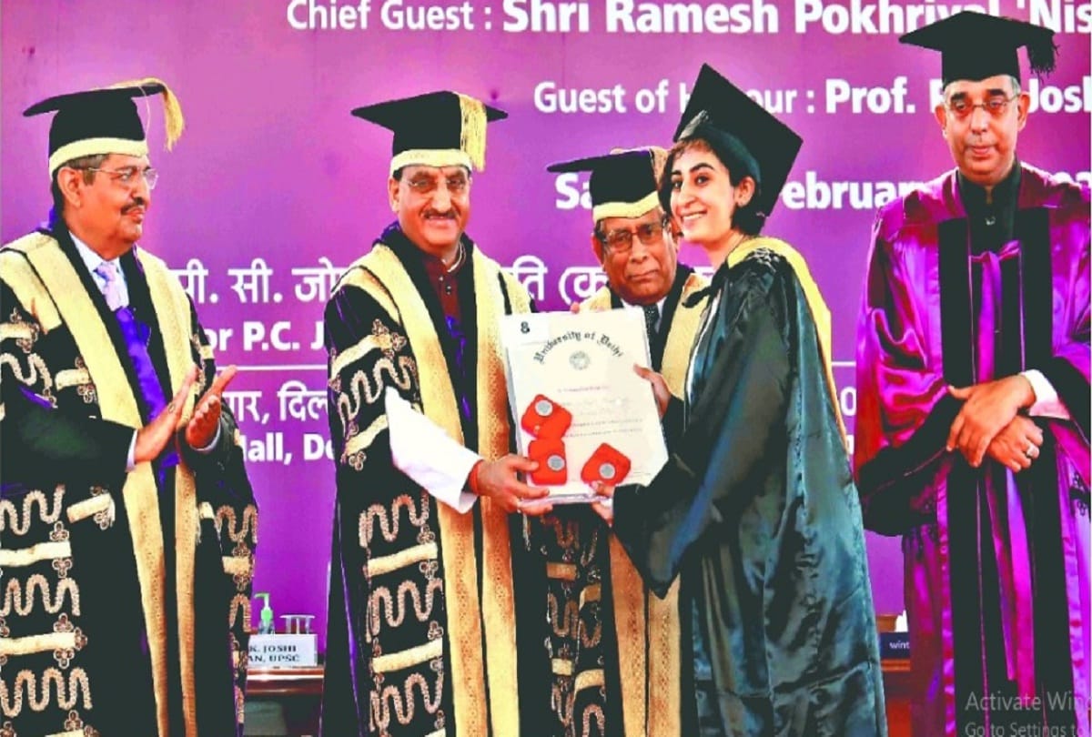 union education minister ramesh pokhriyal nishank conferred degrees to students on DU 97th Convocation see pitures