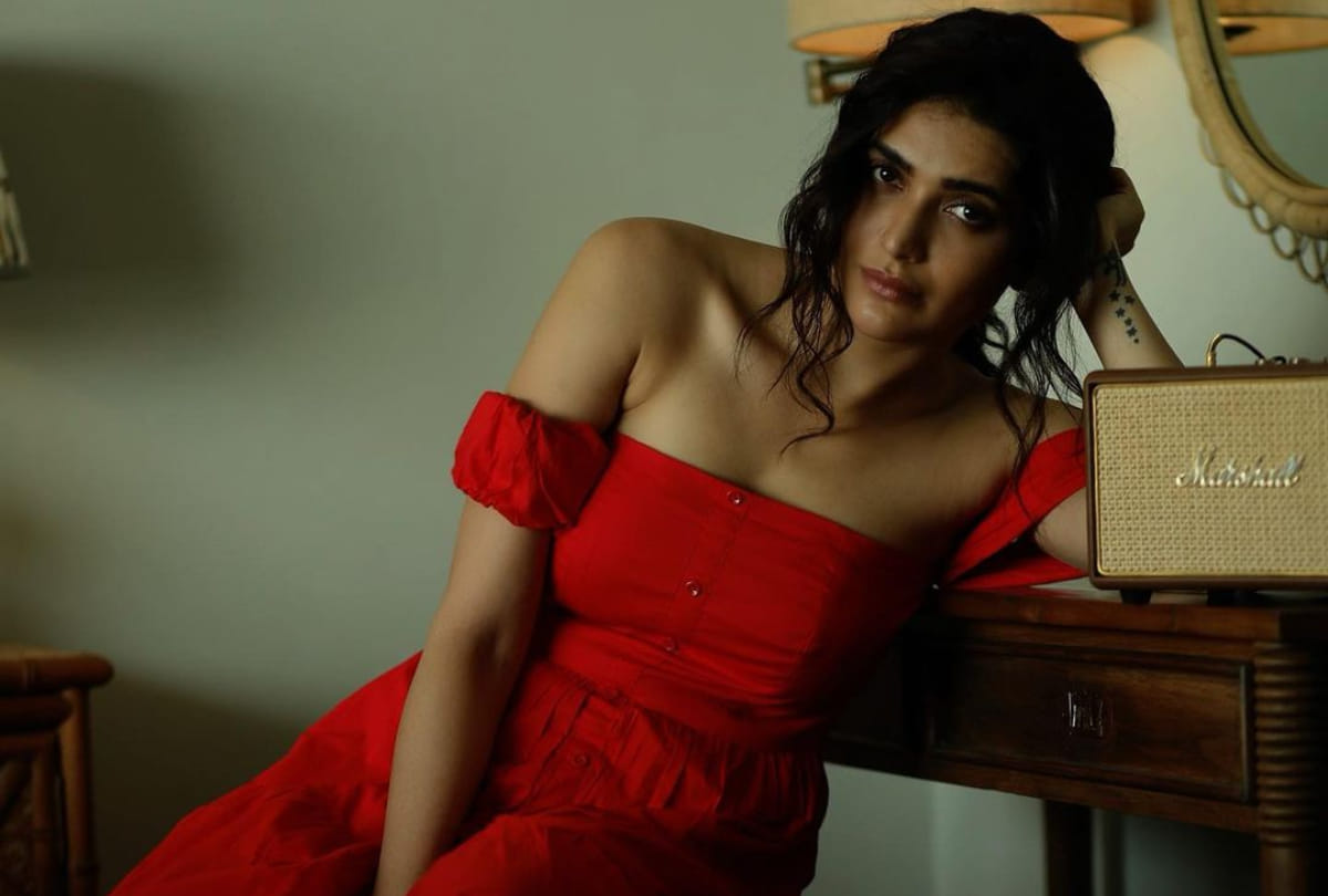 Scoop actress Karishma Tanna says her father did not see face for month after she was born read story here