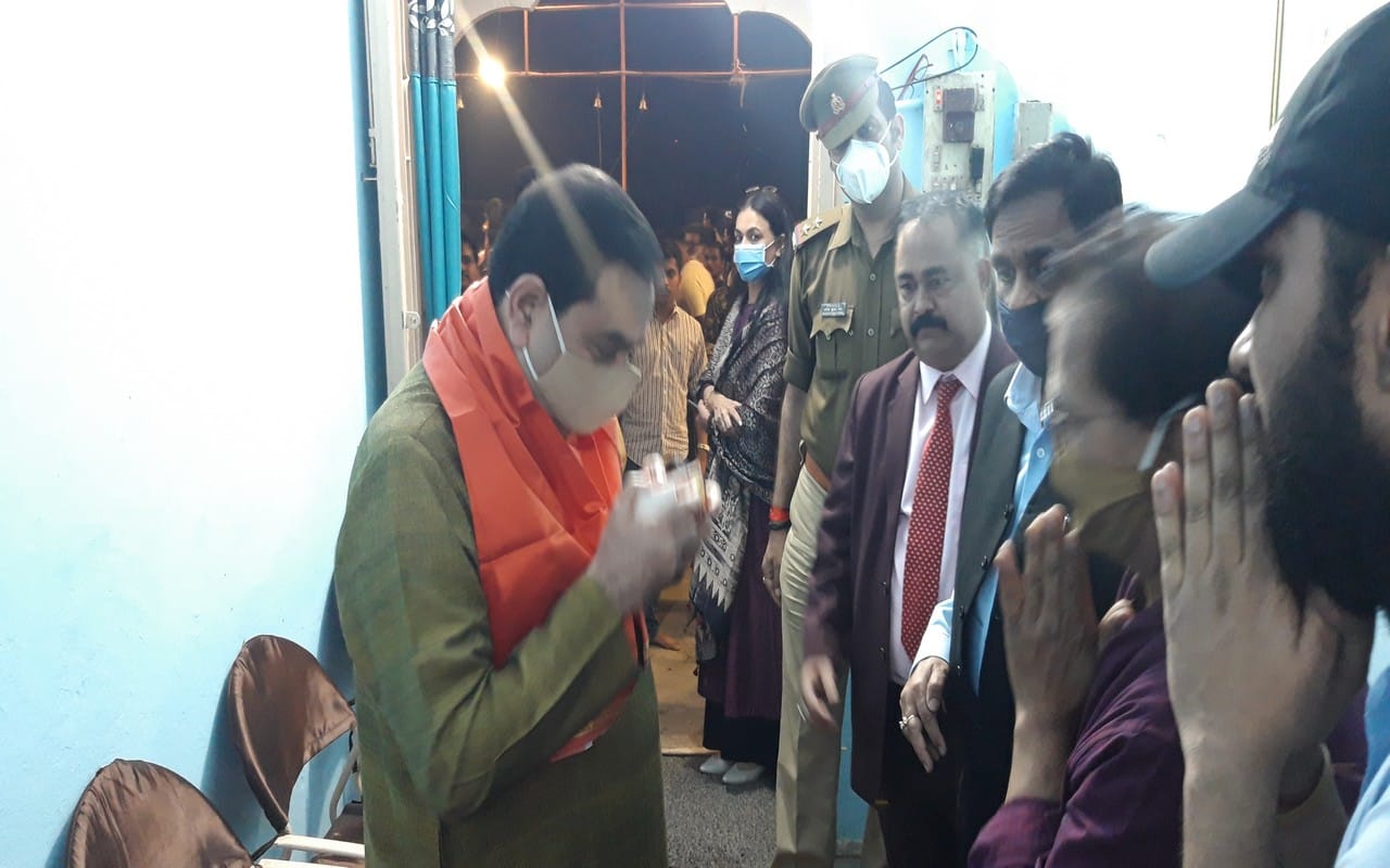 Industrialist Gautam Adani reached Kashi with family and group officials