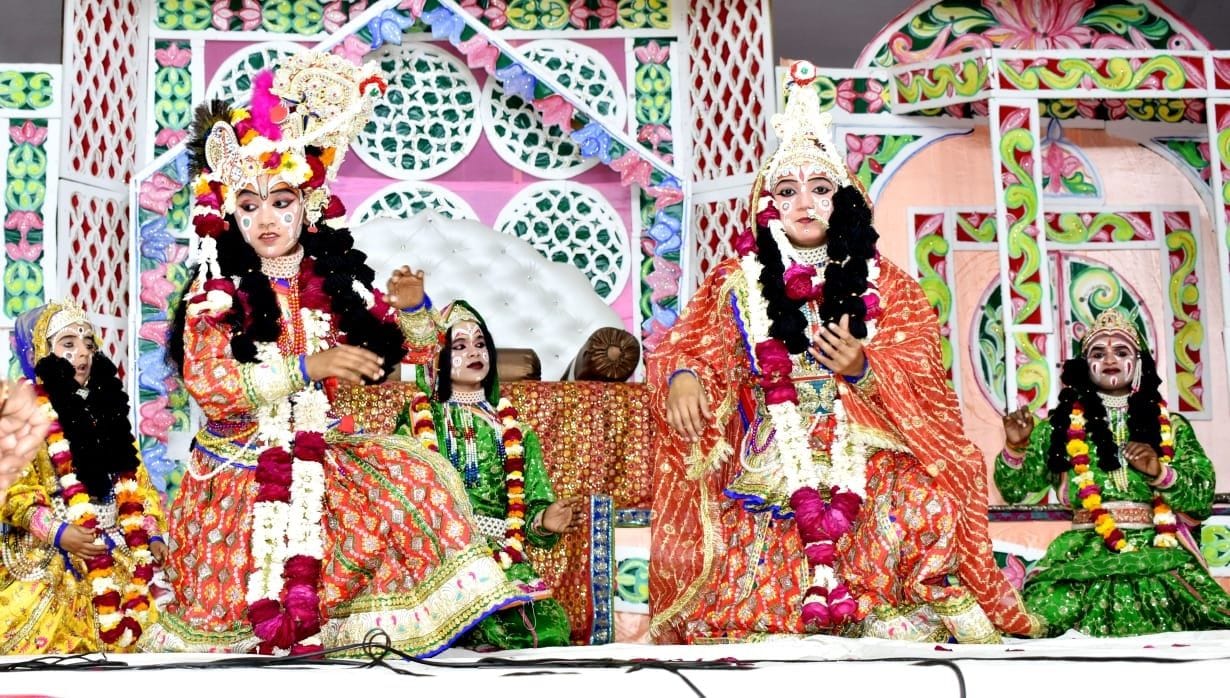 Mathura: Today Gopal Ras Ras Khelat, Pulin Kalpataru Arrow and Rajni ..