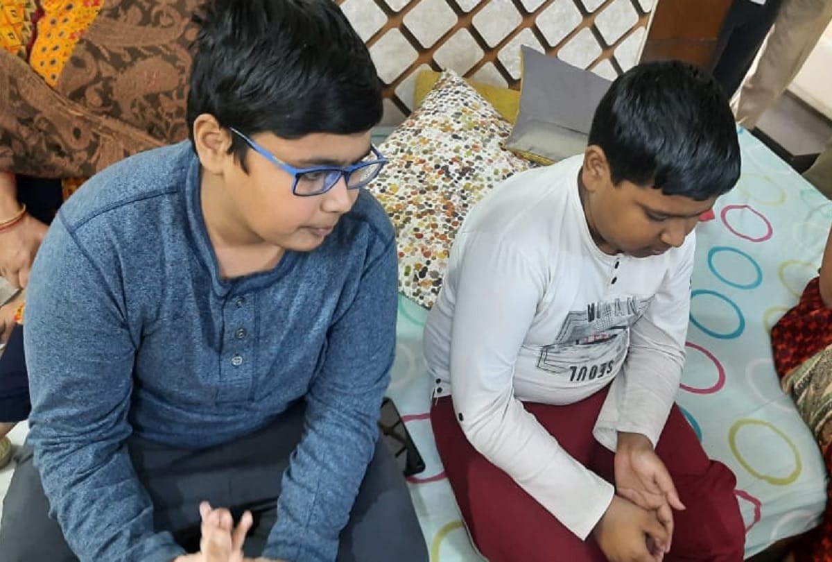 Robbery in Ghaziabad Rajnagar sector 6 businessman house family and children scared
