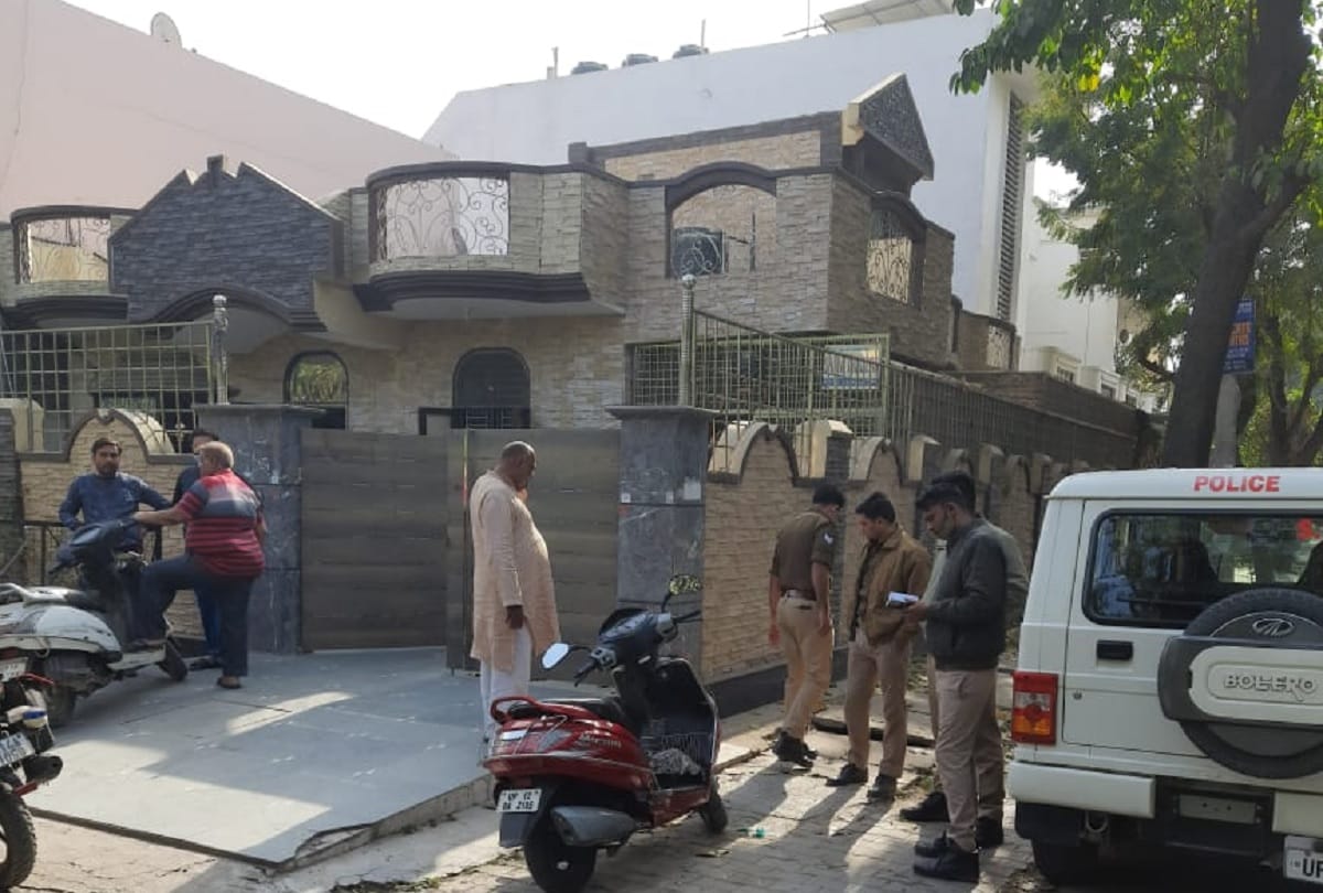 Three accused of robbery in Ghaziabad businessman house arrested by delhi police