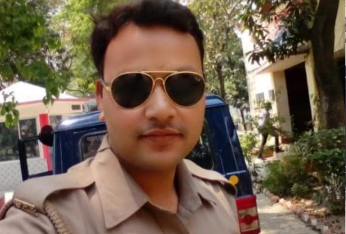 Basti Policemen died in road accident at Prayagraj