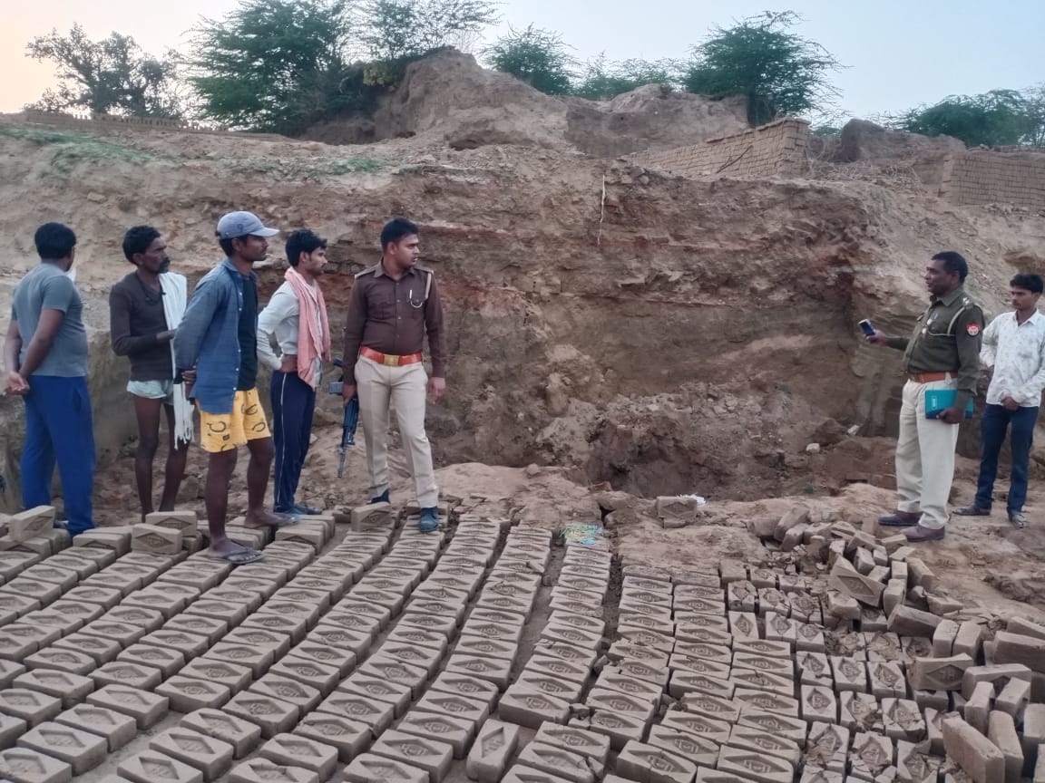 khudai karte samay mitti ka tila gira, gramin ki maut