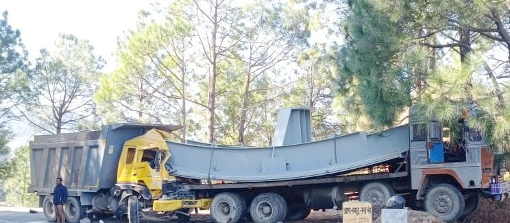 Tipper hit the trolley, the troll landed off the road