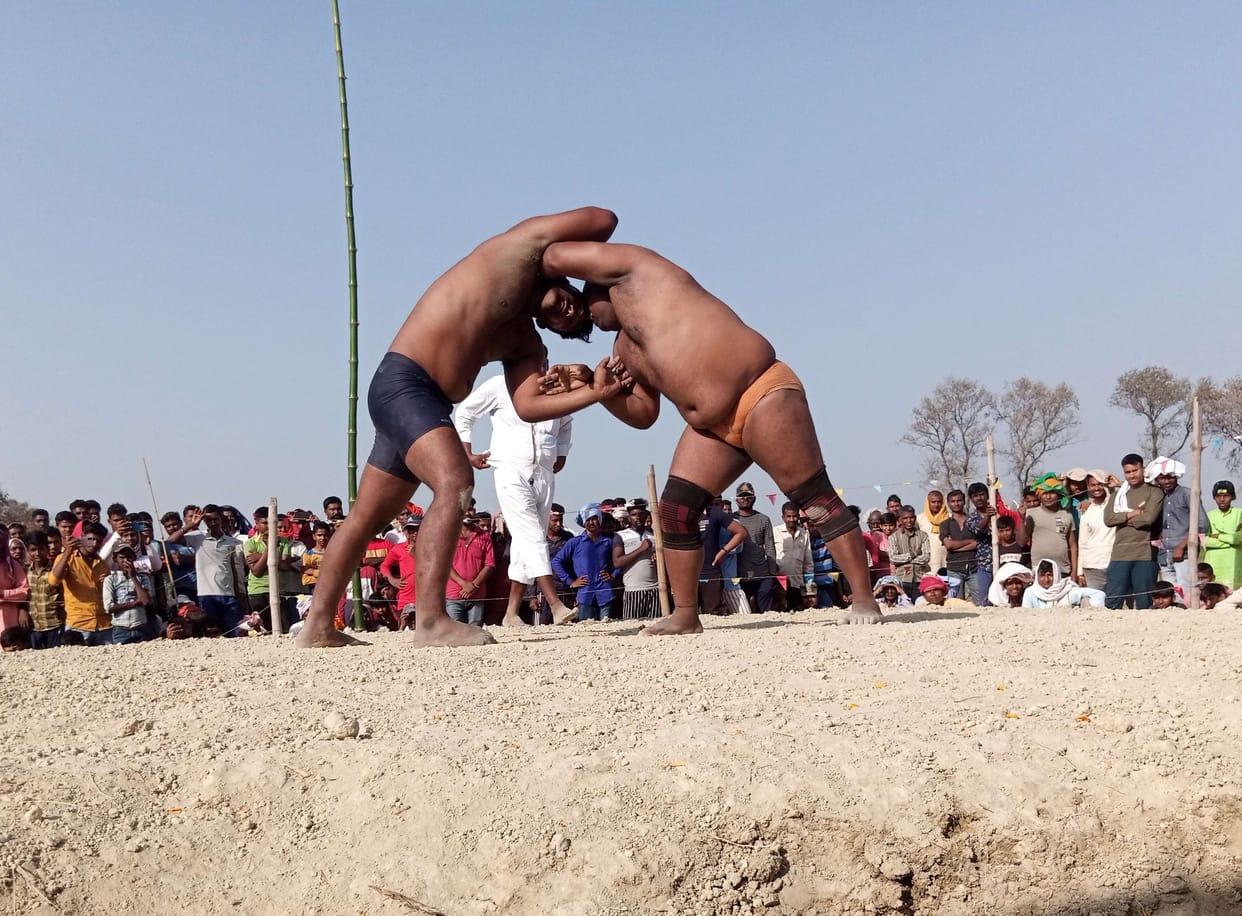 40 pairs of wrestlers tried their bets in wrestling