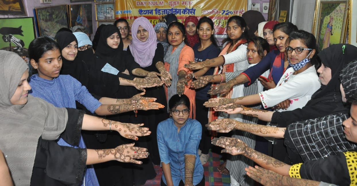 Khushi Gupta stood first in Mehndi competition