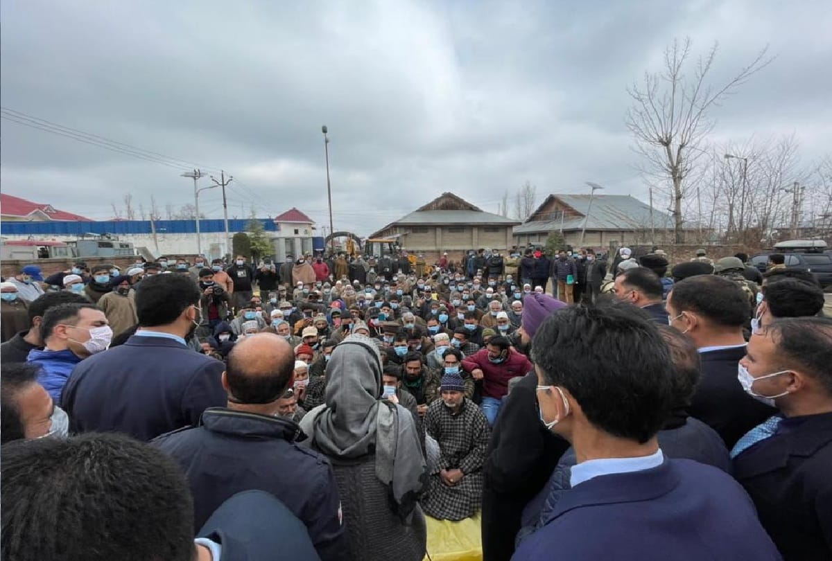 Mehboba Mufti in Pulwama jammu kashmir latest news in hindi