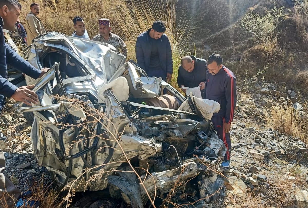 himachal news: Delhi three tourist killed in car accident in mandi himachal pradesh