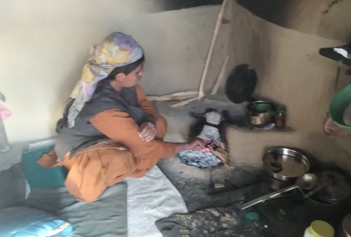 Himachal News: Homeless family living in tank in anni block kullu himachal pradesh