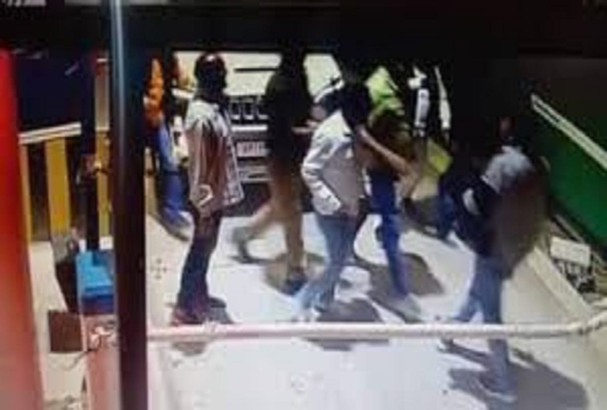 Angry supporters of Pratapgarh MLA supporters beat up toll plaza workers, no report filed