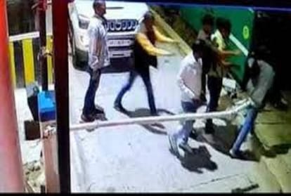 Angry supporters of Pratapgarh MLA supporters beat up toll plaza workers, no report filed