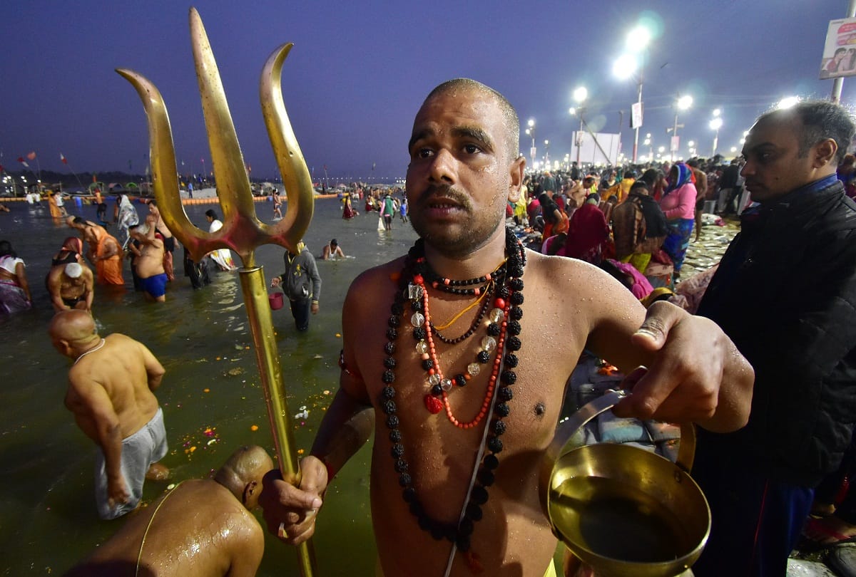 Kalpavasi departs from the sandbar with the last dip of virtue on Maghi Purnima