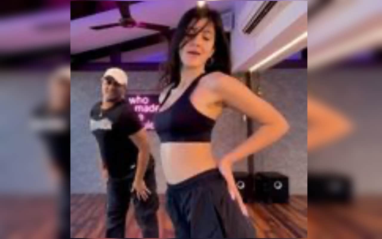 sanjay kapoor daughter shanaya kapoor shared her belly dance video