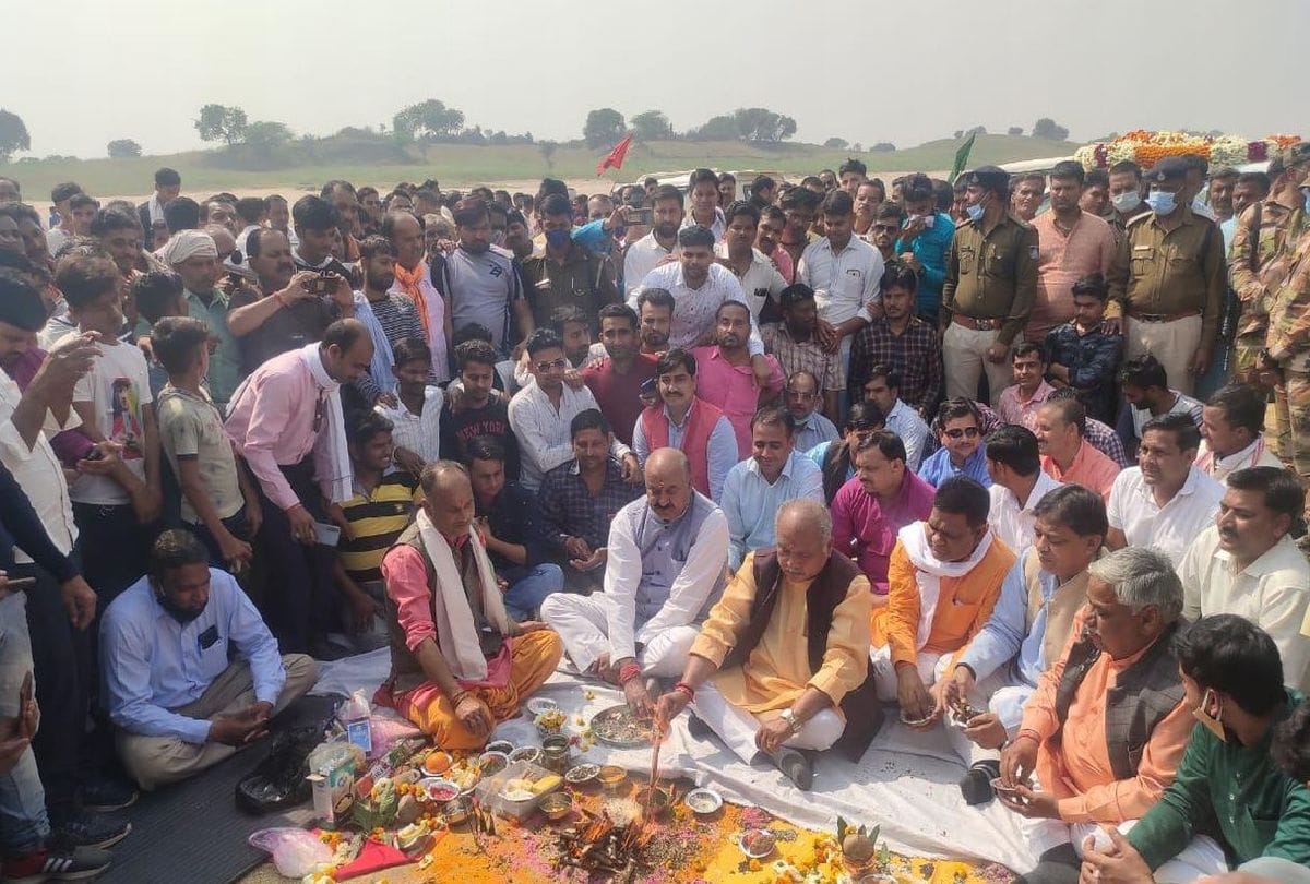 Union Agriculture Minister Narendra Singh inaugurates bridge construction on Chambal River
