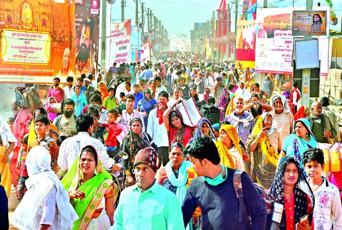 artist performs charkula dance in vrindavan kumbh mela